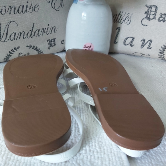 CL by Laundry white strappy sandals white flats Chinese Laundry y2k - Picture 8 of 13